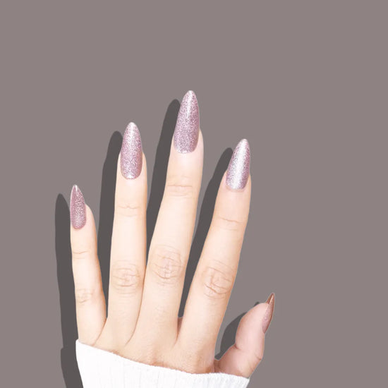 Spread hand view of de blinkie Starlight Sofia silver-white shimmer dusty rose pink press-on nails in short almond shape, taupe background