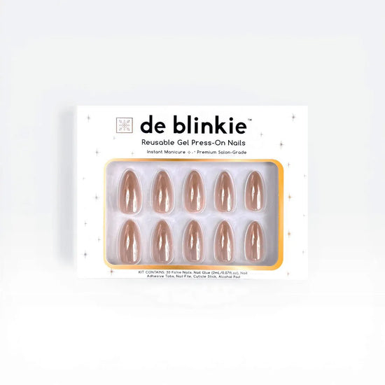 Box shot of de blinkie Toffee Glazed reusable gel press-on nails in warm caramel glazed gloss medium almond against a white background