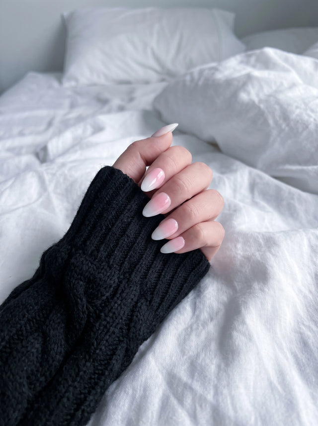 Blush Elise press-on nails, Short Almond